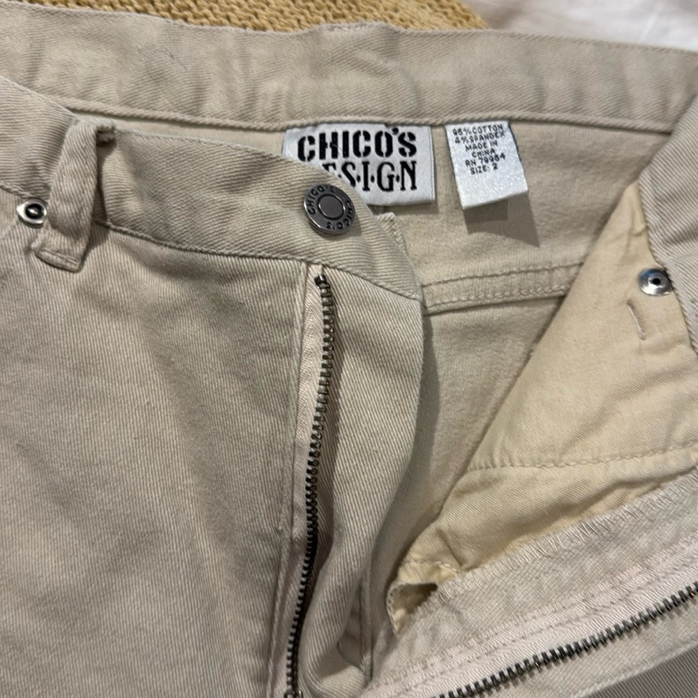 Chicos size 2 “Chicos Design” jeans like new!!